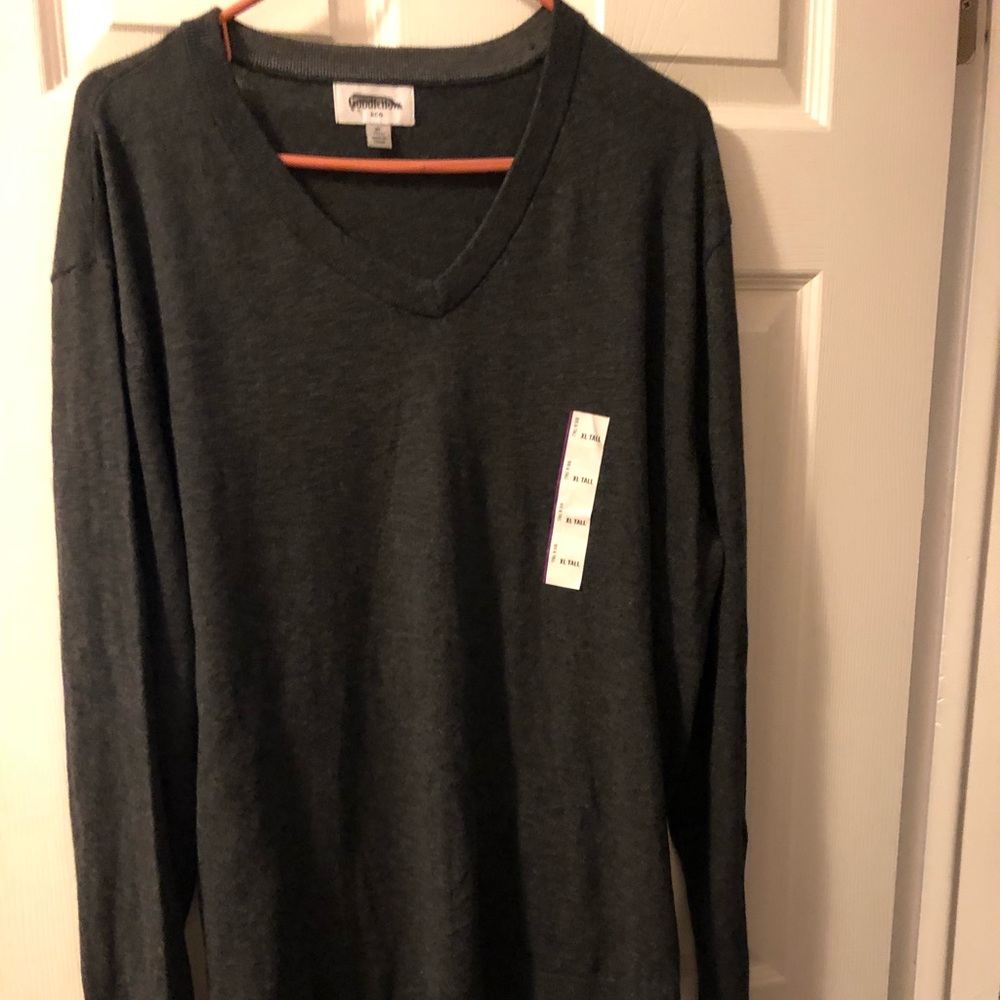 Men’s v neck sweater